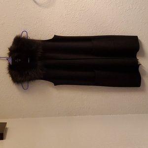 Vest with removable  faux fur collsr